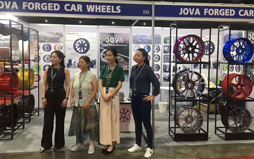 鍛造汽車(chē)輪轂.jpg